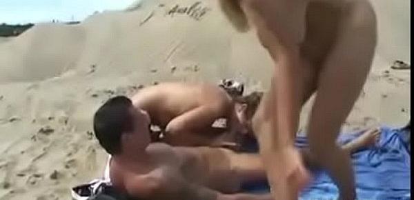 Milf Ficken Mit Jungspund Am Strand Und Werden Erwischt